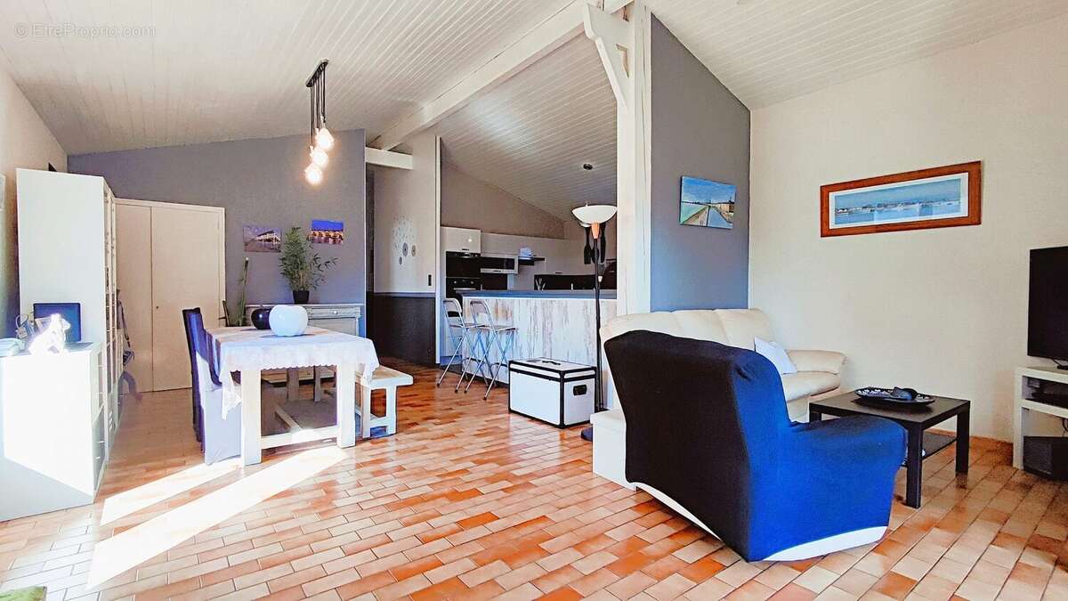 Maison à PAREMPUYRE