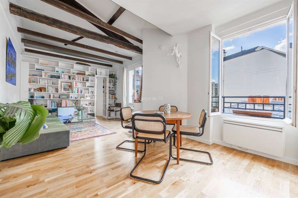 Appartement à PARIS-15E