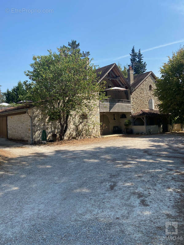 Maison 217 m² à Cahors  - photo 2