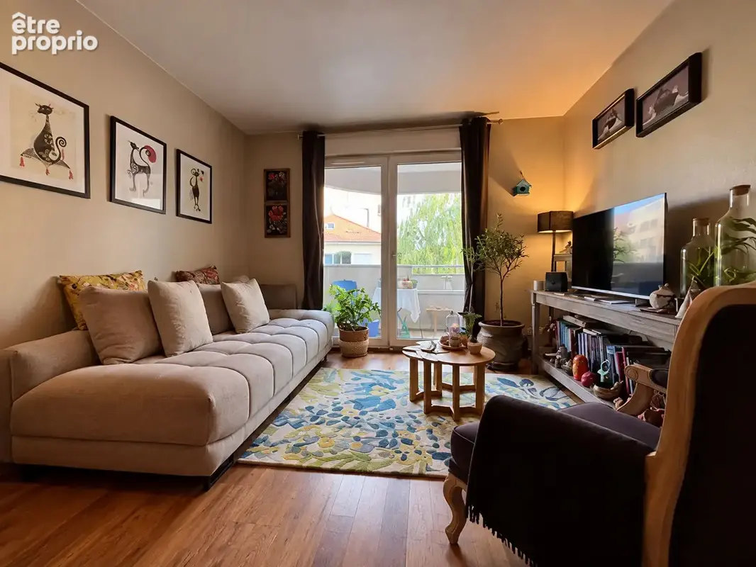 A découvrir sur Nancy ! ce bel appartement de type 2  avec ascenseur à deux pas du parc Ste Marie , orienté sud ouest  :47 m2 ha - photo 2
