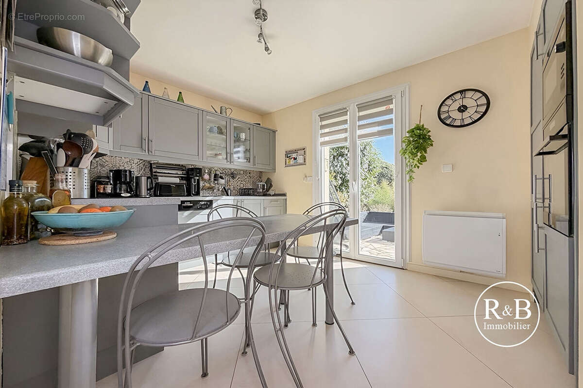 Maison à LES CLAYES-SOUS-BOIS