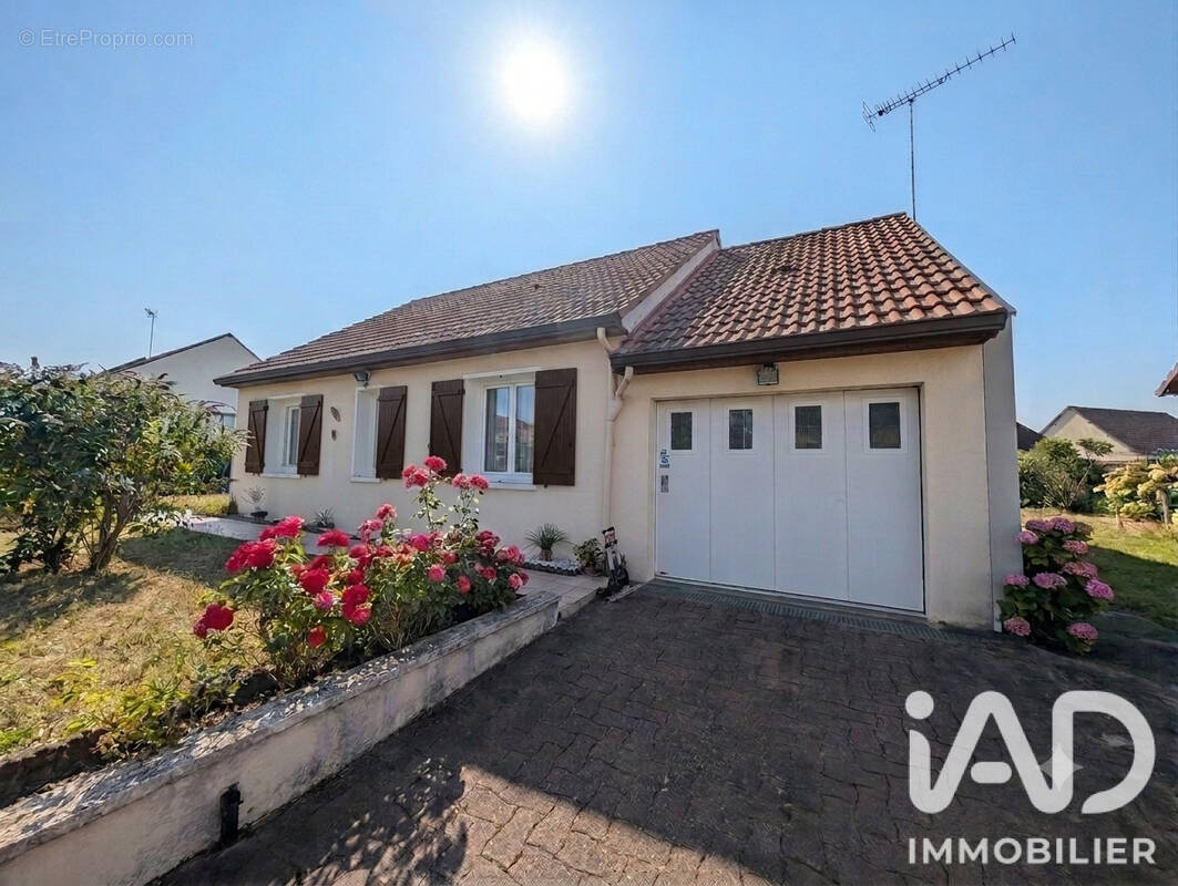 Maison 61 m² à Naveil  - photo 1