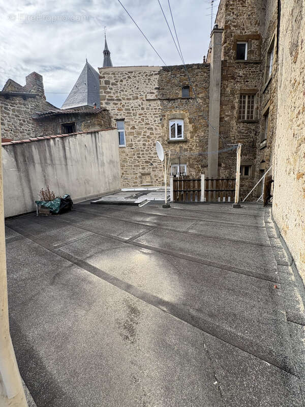 Maison à VIC-LE-COMTE