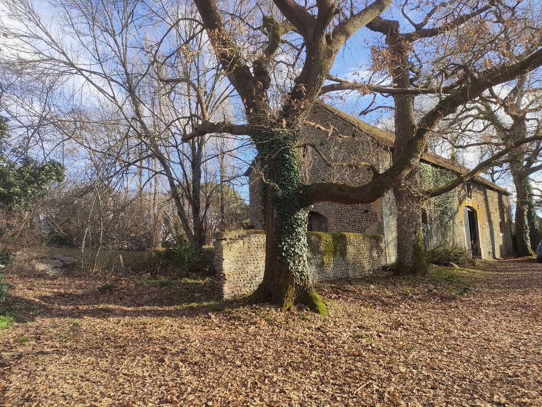 Maison à MOMAS