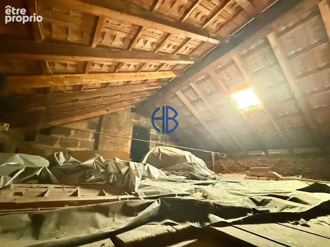 Maison bourgeoise de 144m² + combles à rafraichir / 650m² de terrain. - photo 10