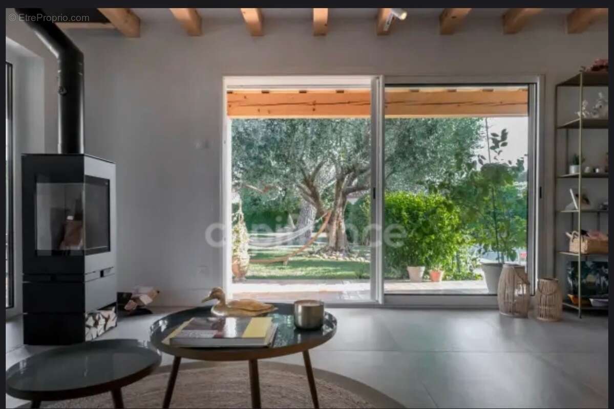 MONTÉLIMAR (26200) – Maison familiale climatisée de 162 m², 5 chambres dont une vaste pièce de 35 m², piscine et jardin clos arb - photo 15