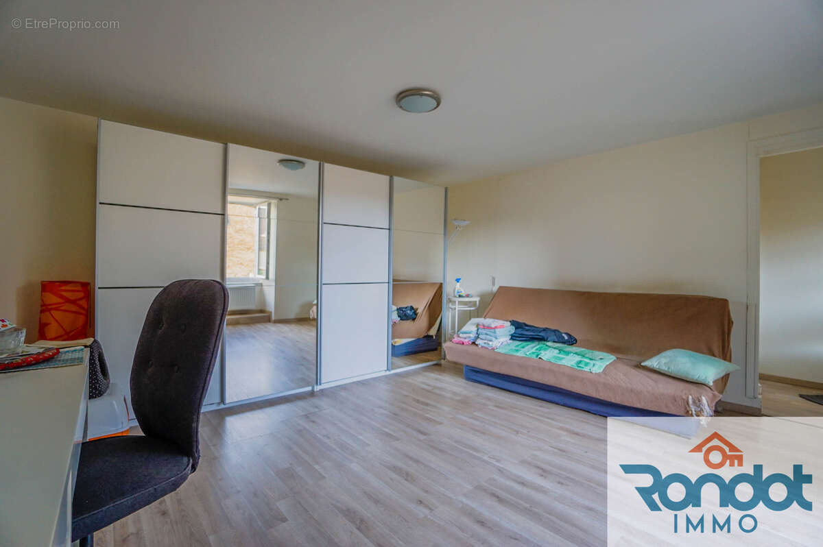 Maison à MONTSAUGEON