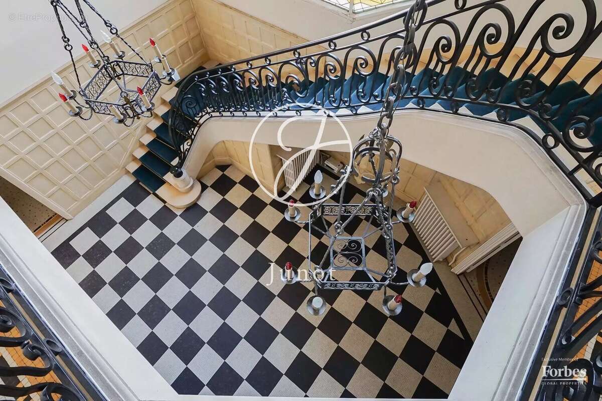Appartement à LEVALLOIS-PERRET