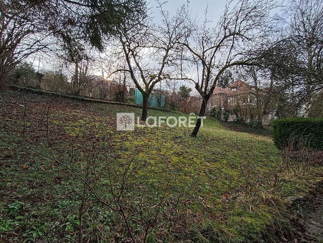 Terrain à MARLY-LE-ROI