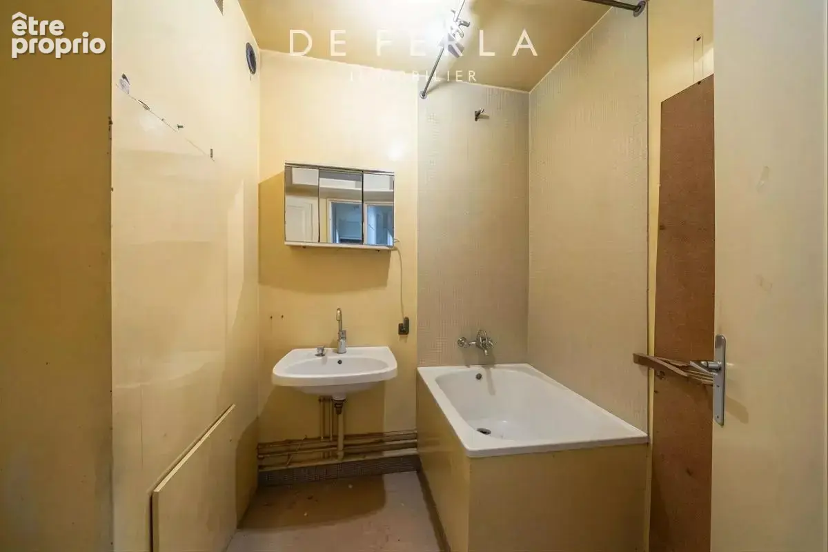 Appartement lumineux au 8e étage — 114 m² à réinventer entièrement - photo 10