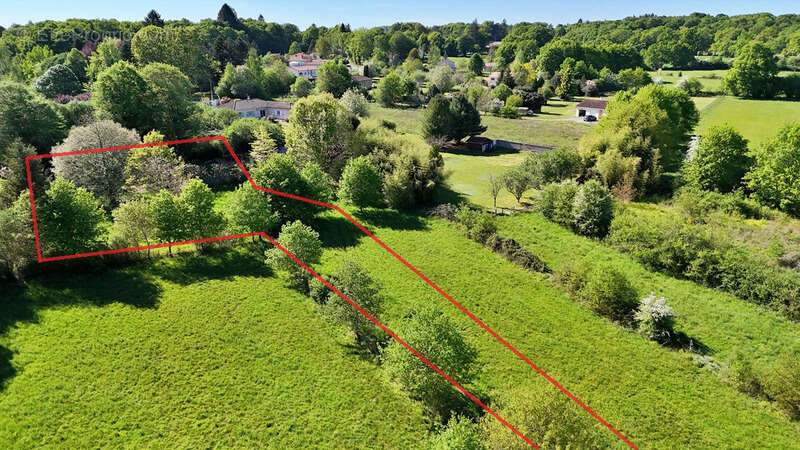 Terrain à ORADOUR-SUR-GLANE