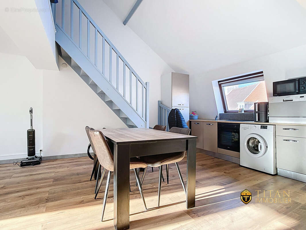 Appartement T3 en Duplex de 56 m² loi carrez et 63 m² au sol à Coudekerque-Branche (59210) - Appartement à COUDEKERQUE-BRANCHE