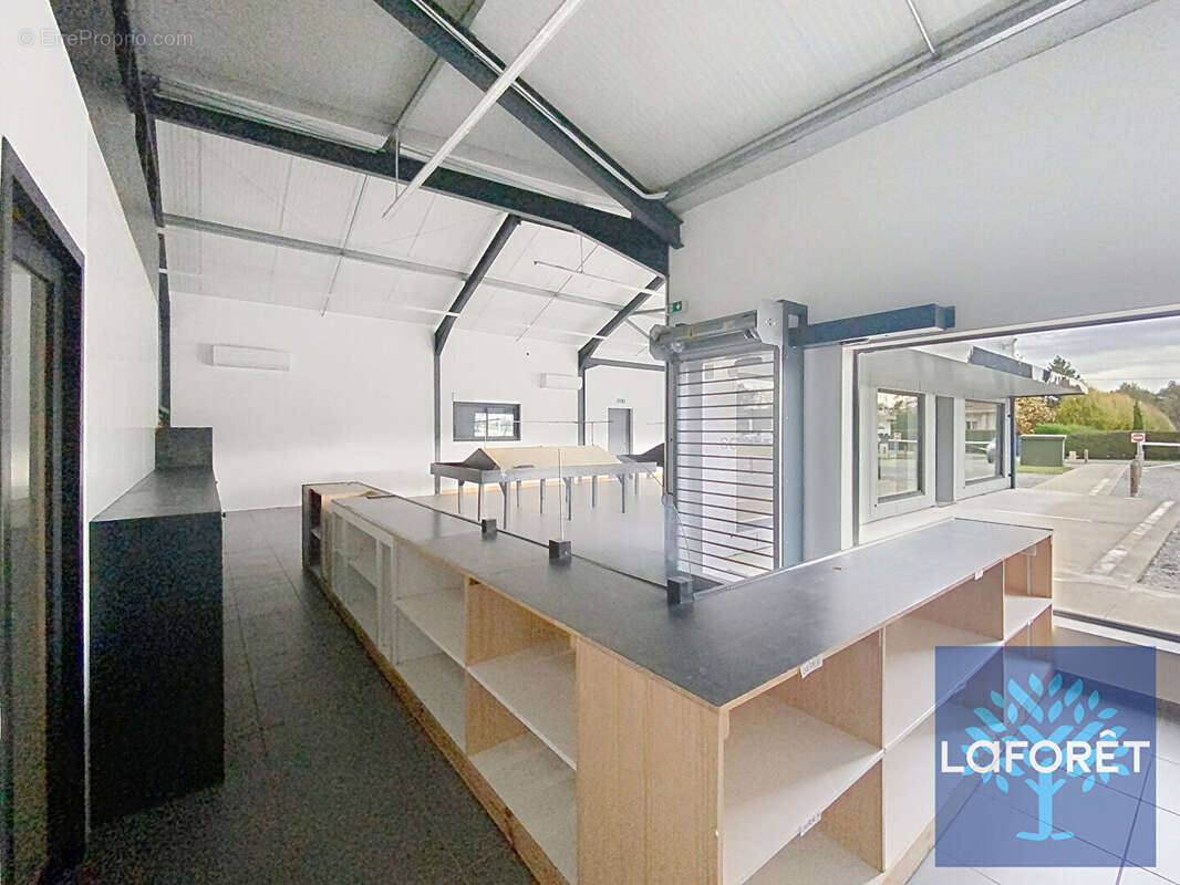 Commerce à POUILLON