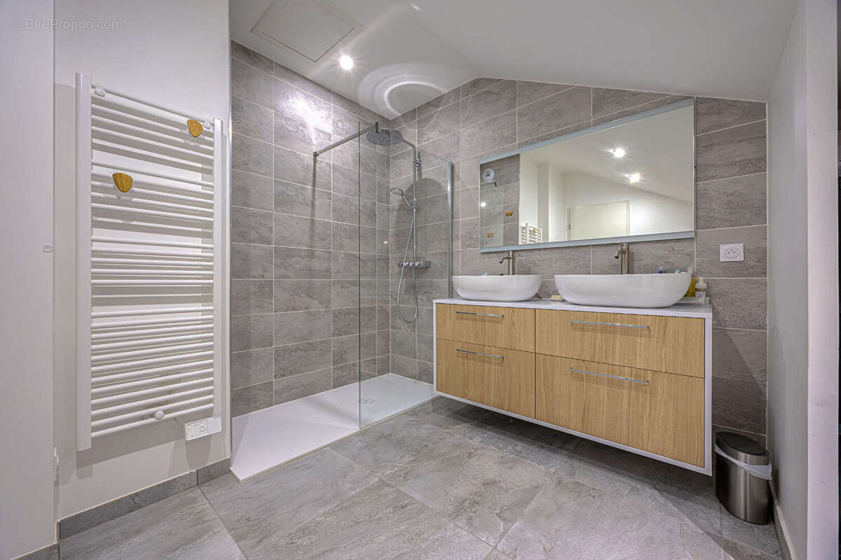 Appartement à DINGY-SAINT-CLAIR