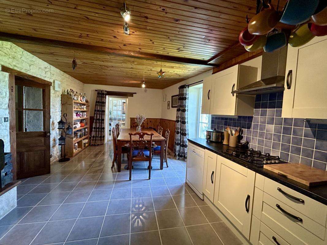 Superbe Longère en Pierre de 413 m2   6 Chambres - photo 18