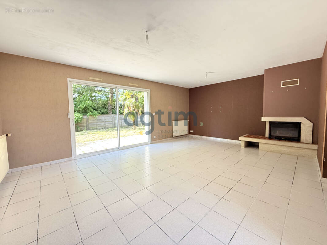 25 minutes de NANTES: MONTAIGU-VENDEE, Boufféré, centre, maison à étage, 126m2 hab, 4 chambres, garage, terrai - photo 3