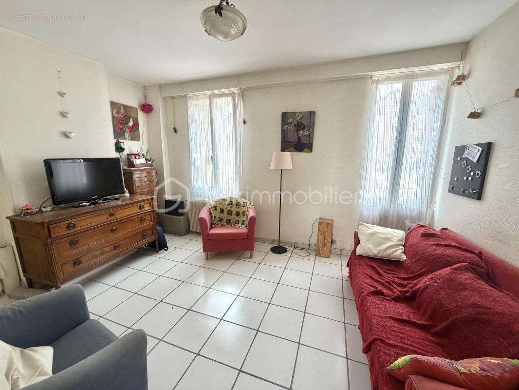 Sotteville-lès-Rouen 76300 - Place Voltaire - Maison 5 pièces, beau jardin et cave ! - photo 3