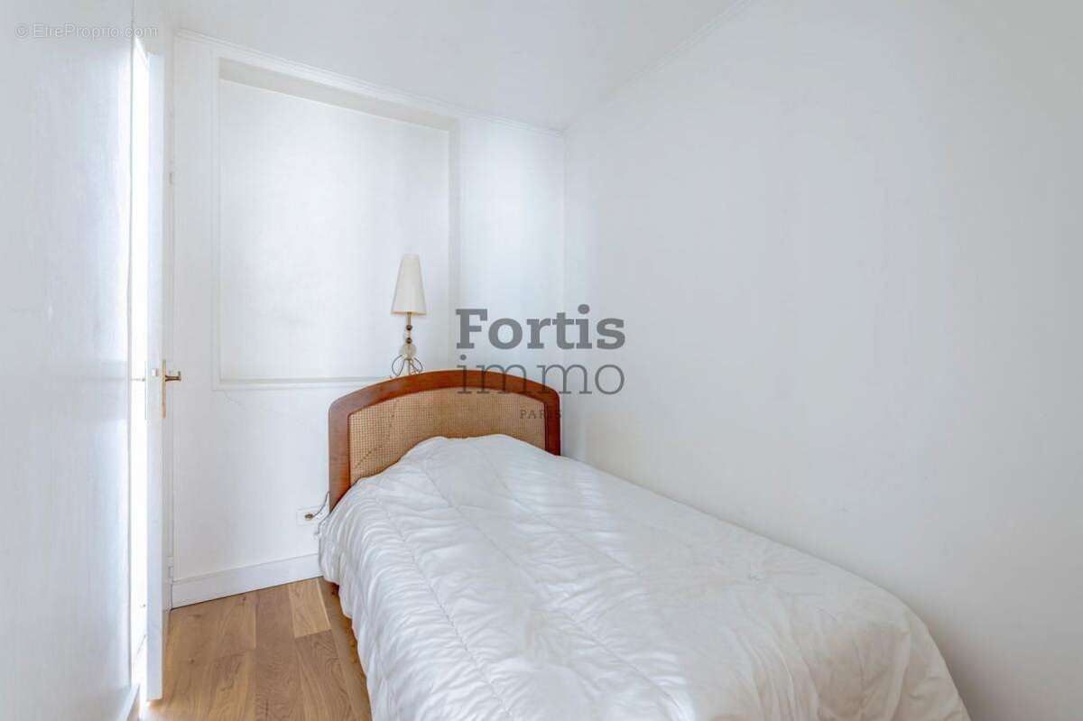 Appartement à PARIS-1E