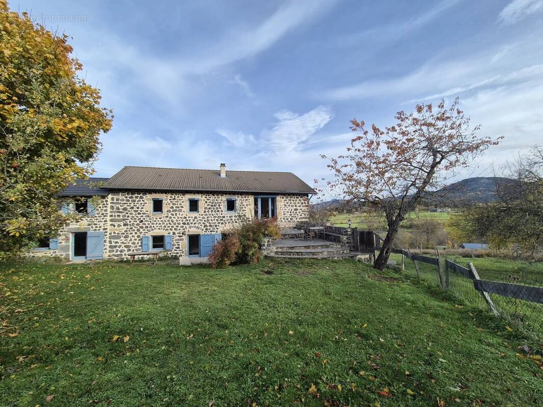 Maison à SAINT-JULIEN-CHAPTEUIL