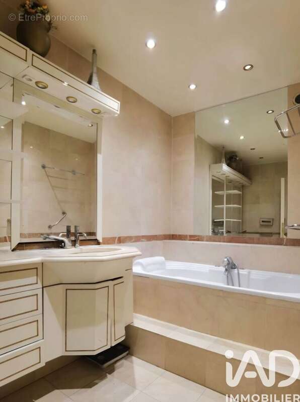 Photo 6 - Appartement à COURBEVOIE