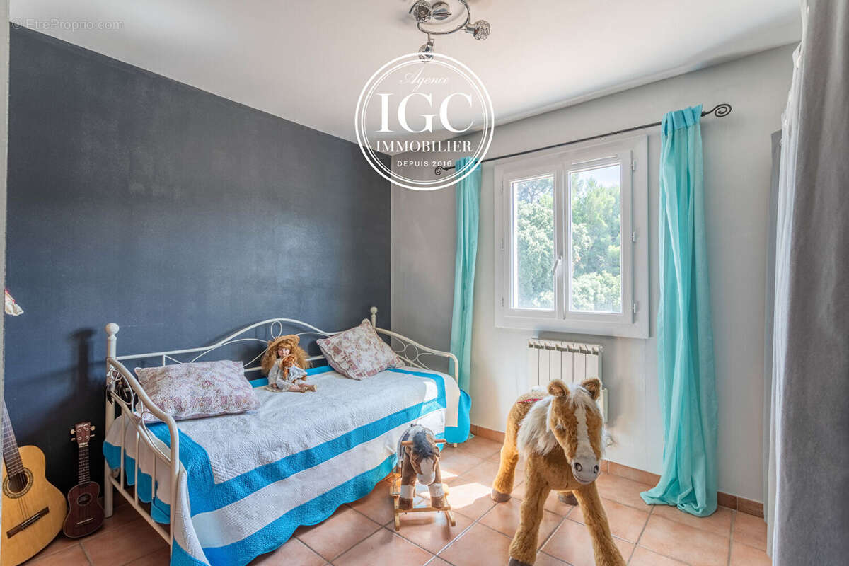 Maison t4 - 113 m² - piscine - garage - mont d'or - hopital nord - 458 m² terrain - photo 15