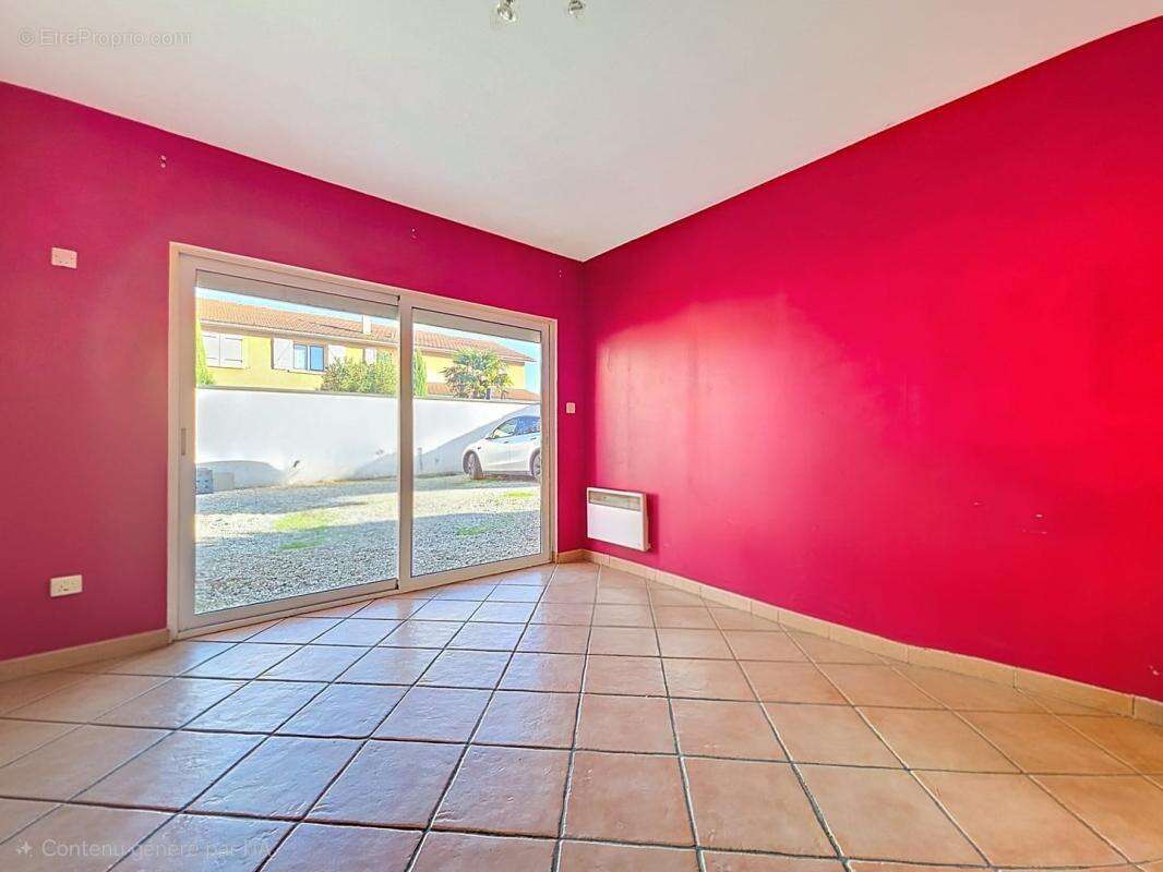 Maison à SAINT-PIERRE-DE-CHANDIEU