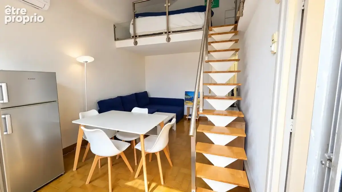 Charmant studio mezzanine avec loggia et vue latérale sur le port - photo 5