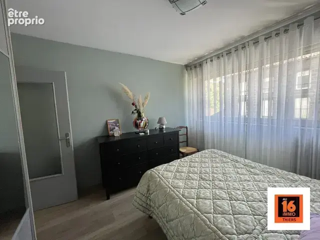 Appartement 2 pièces 42 m² à vendre à Thiers (63300) - photo 2