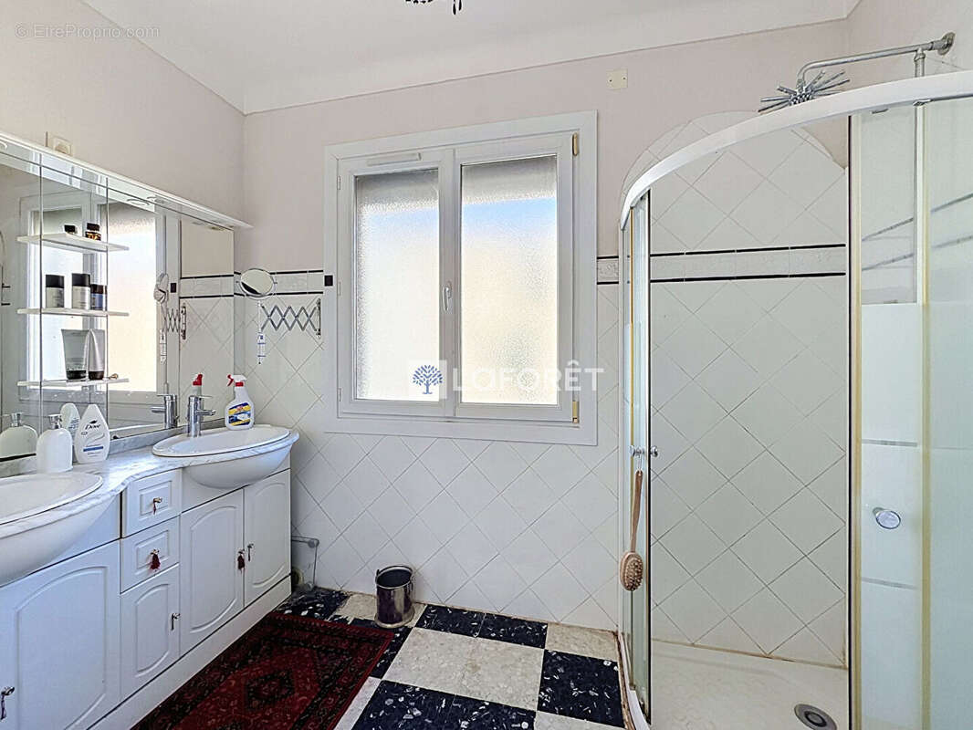 Perpignan, Immeuble, 2 appartements, 2 garages, 2 caves et jardin - photo 5