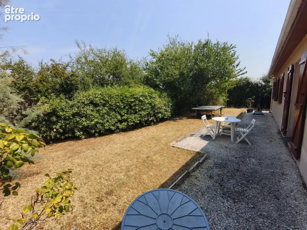 Maison T4 de plain-pied de 93 m2 avec jardin clos, piscine et garage - photo 4