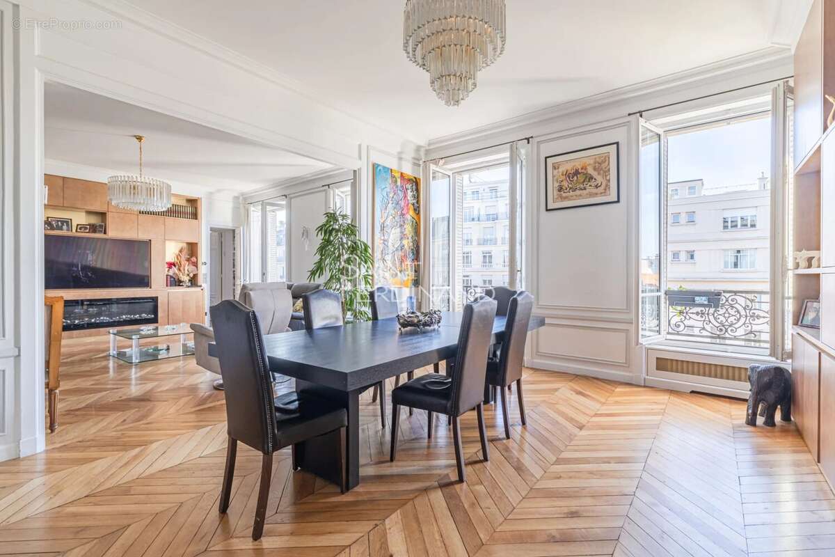 Appartement à PARIS-8E