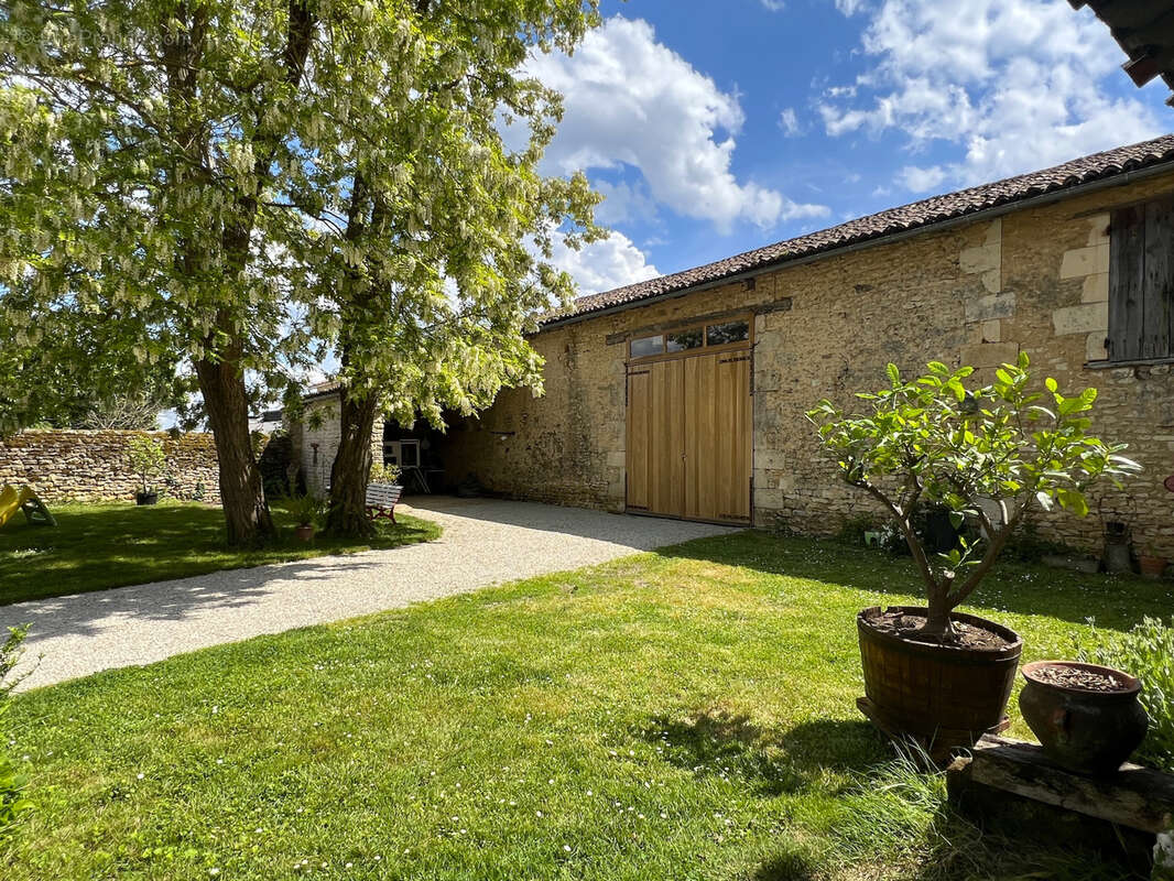 Maison à MONTAMISE