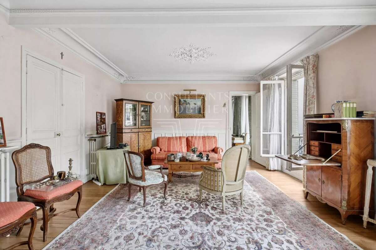 Appartement à NEUILLY-SUR-SEINE