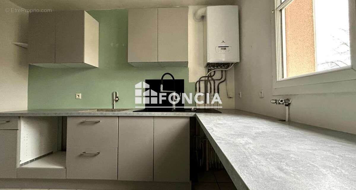 Maison à LE COUDRAY-MONTCEAUX