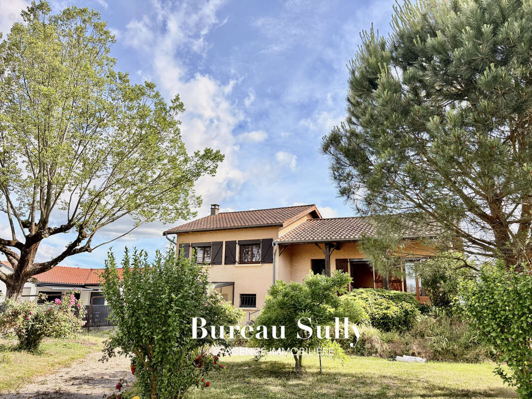 Maison 138 m2  Terrain de 1100 m2 piscinable Blaceret 69460 proche Villefranche sur Saône - photo 3