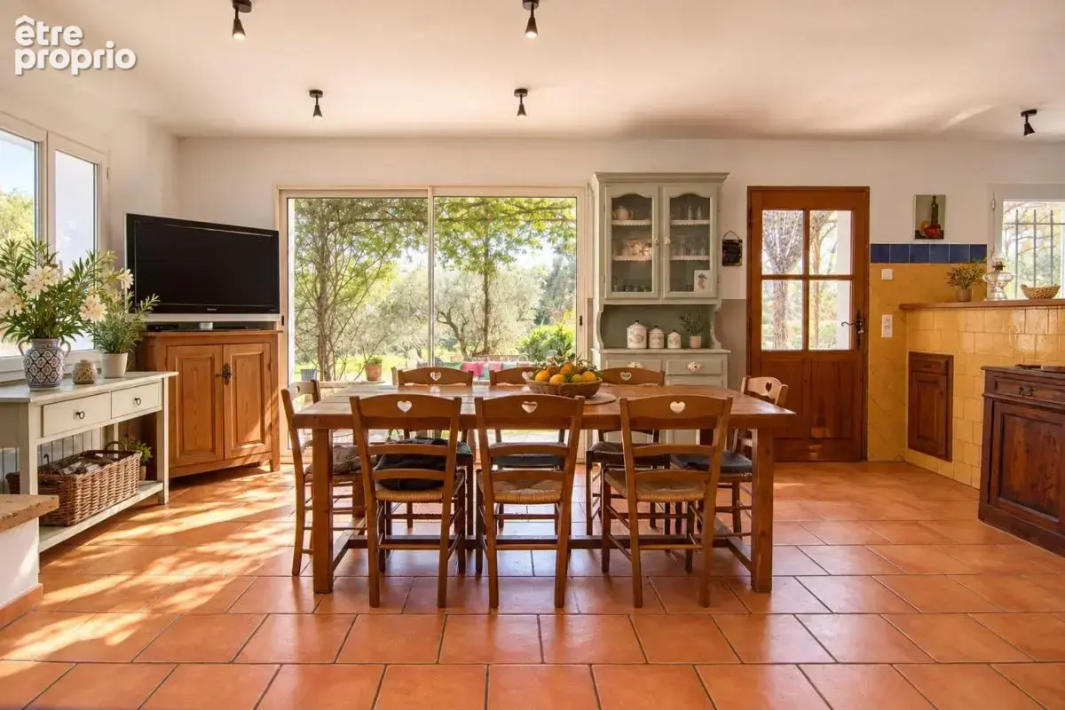 Grande propriété style provençal avec dépendances sur 1,6 ha - photo 8