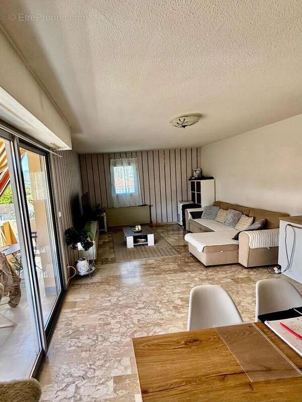   - Appartement à DRAGUIGNAN