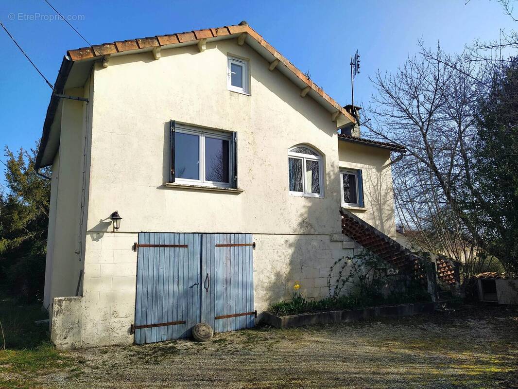 Maison à LA TOUR-BLANCHE