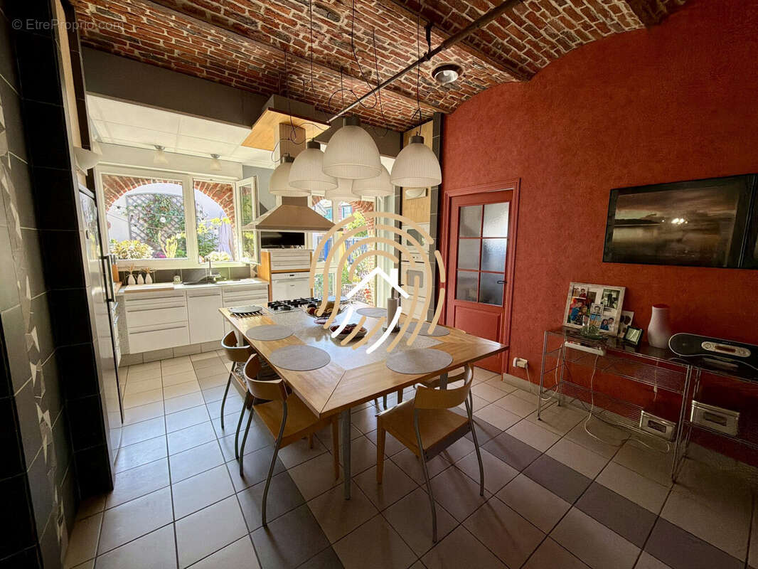 Maison 310 m² à Valenciennes  - photo 5