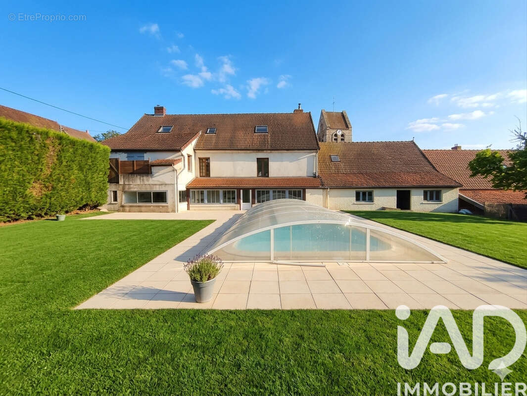 Maison 278 m² à Coulonges-Cohan  - photo 3