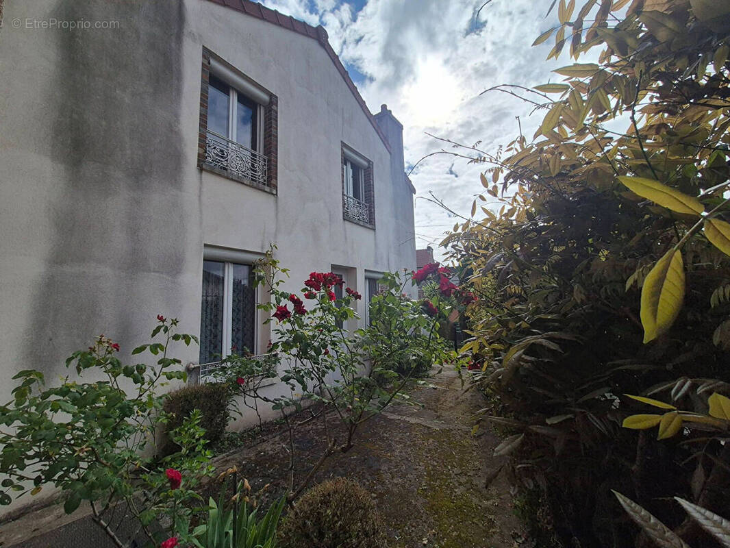 Maison à LE PERRAY-EN-YVELINES
