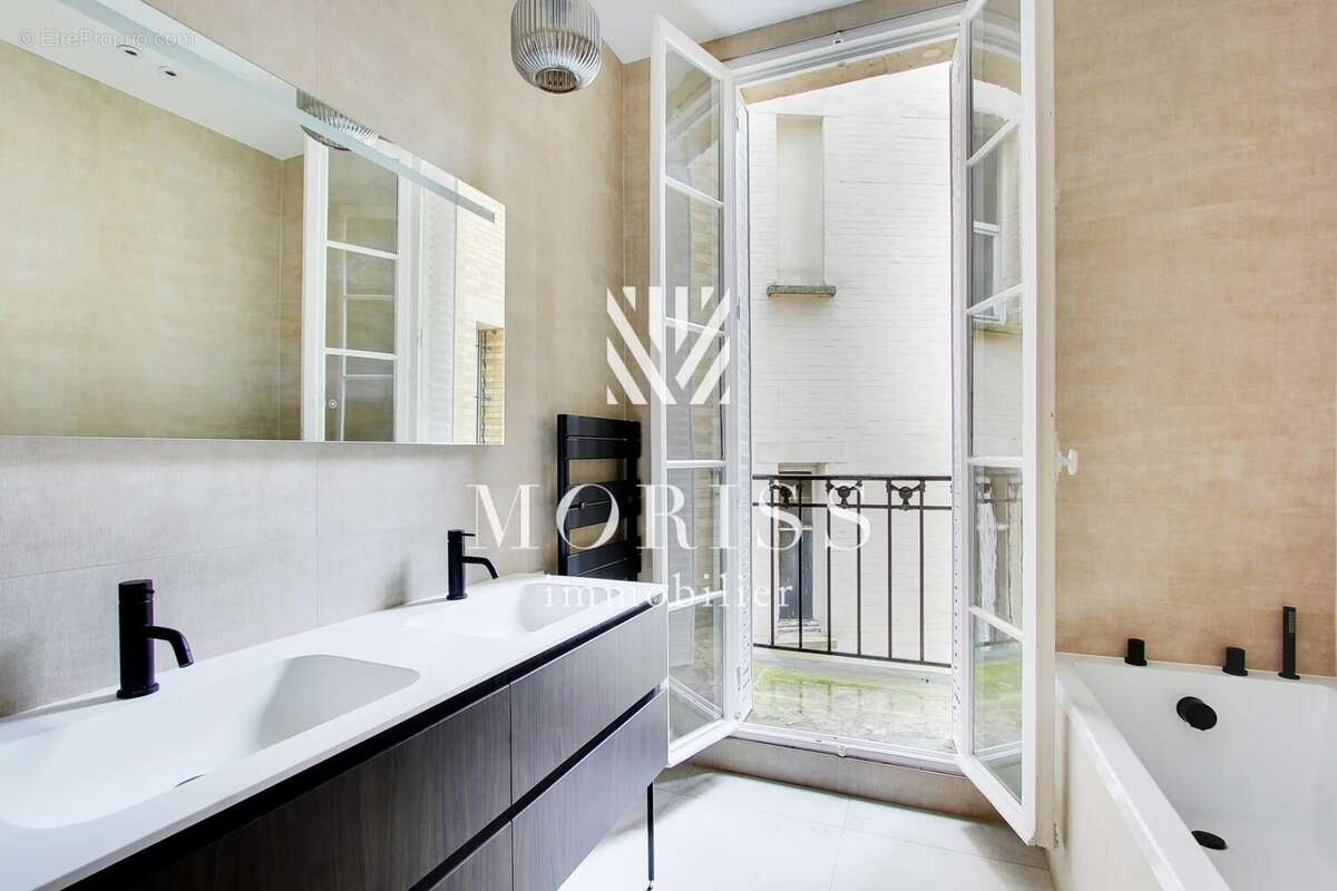 Appartement à PARIS-9E