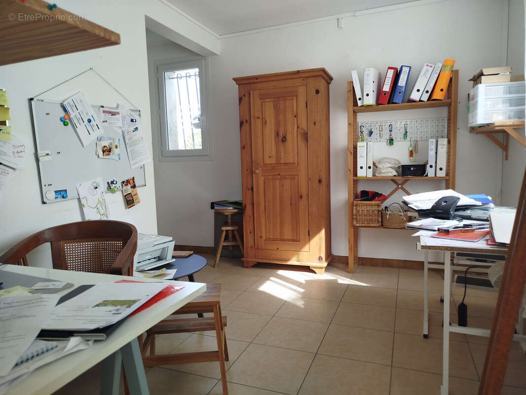 Belle maison familiale de 159 m2 avec piscine sur une parcelle arborée de 2 363 m2 - photo 15