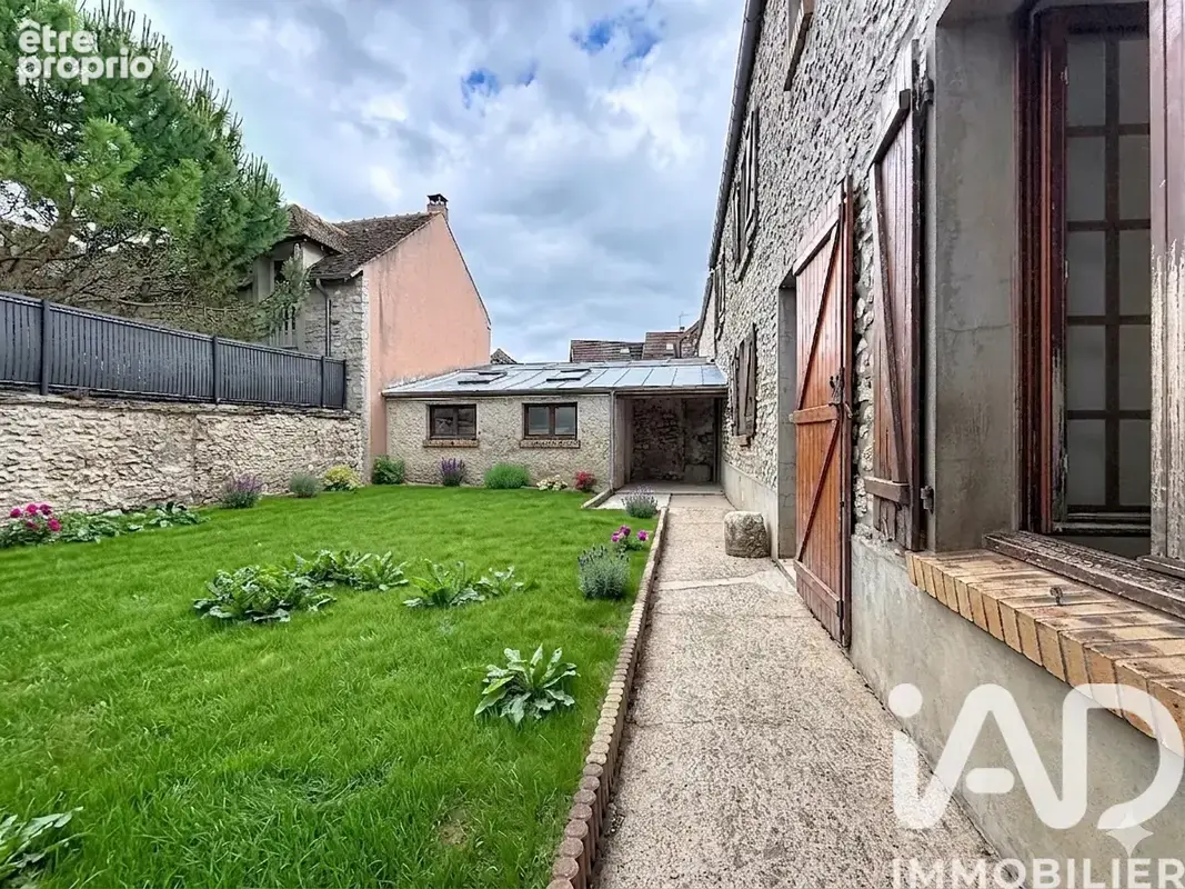 Photo 1 - Maison à DAMMARTIN-EN-SERVE