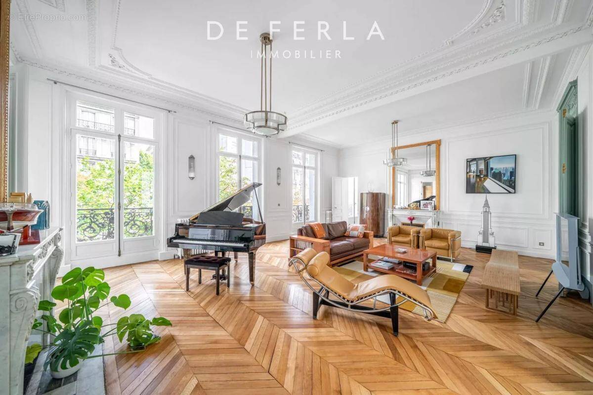 Appartement à PARIS-17E