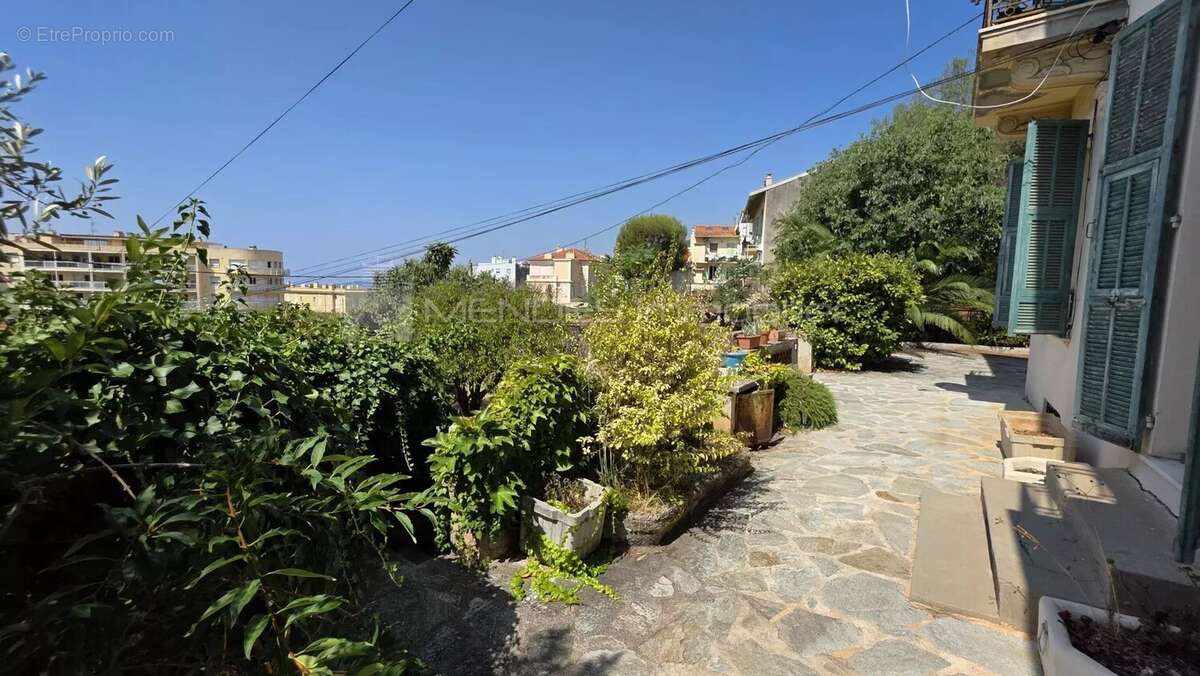 Villa de charme a renover cap d'ail centre - photo 17