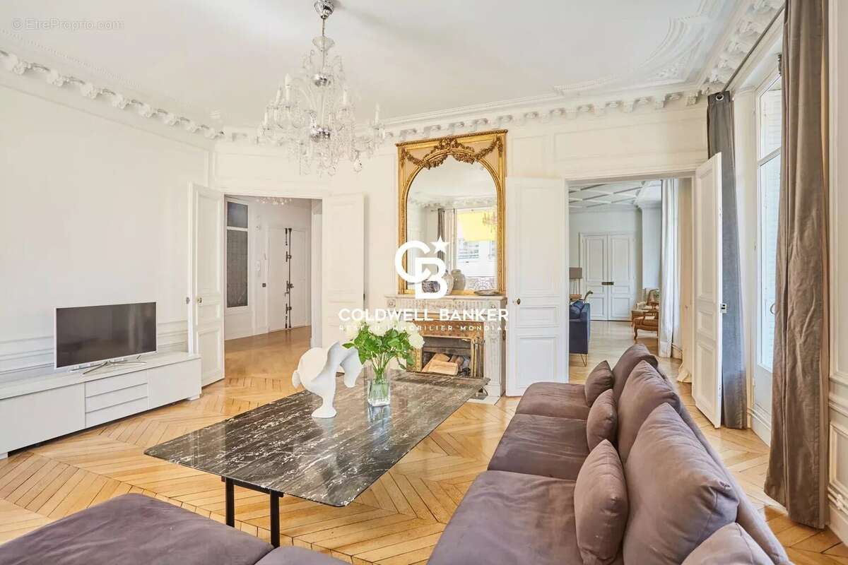 Appartement à PARIS-16E