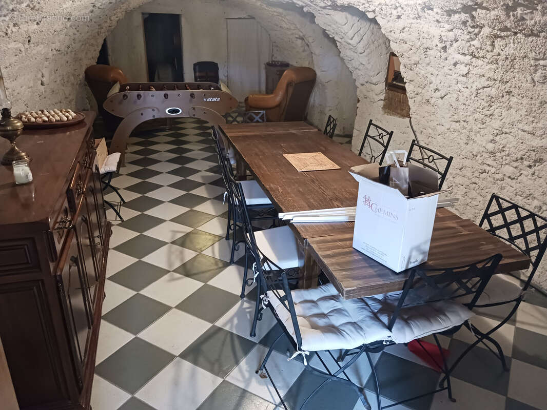 Maison à SAINT-ETIENNE-DE-FONTBELLON