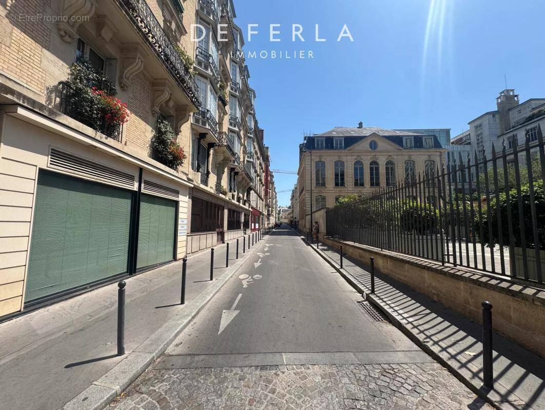 Commerce à PARIS-6E
