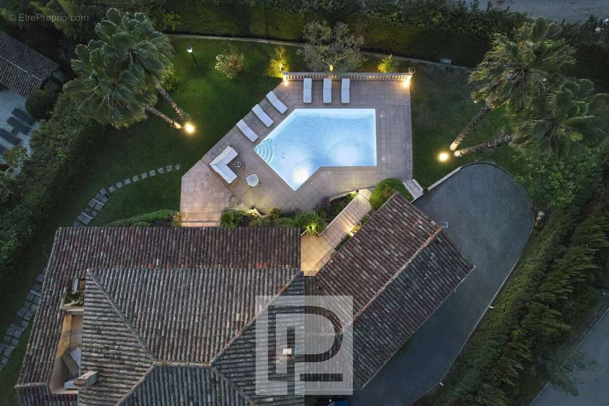 Très rare - Mougins Village - Propriété de charme avec potentiel et vue panoramique - photo 6